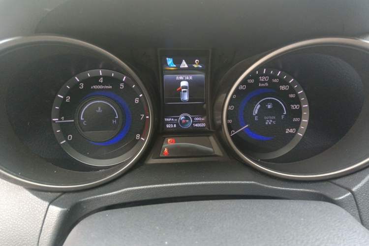 Used CHANGAN CS75 2016 2.0L Manual Luxury Version China V Standard Odometer Close Up