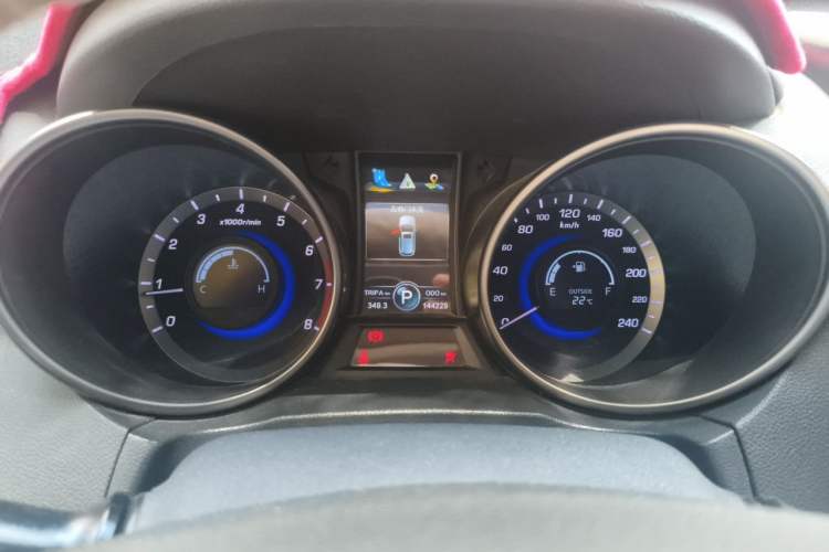 Used CHANGAN CS75 2016 1.8T Automatic Elite Model China V Standard Odometer Close Up