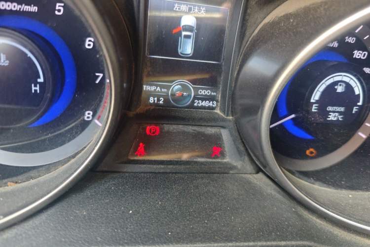 Used CHANGAN CS75 2016 2.0L Manual Luxury Version China V Standard Odometer Close Up
