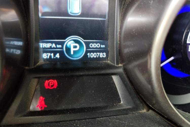 Used CHANGAN CS75 2016 1.8T Automatic Elite Model China V Standard Odometer Close Up