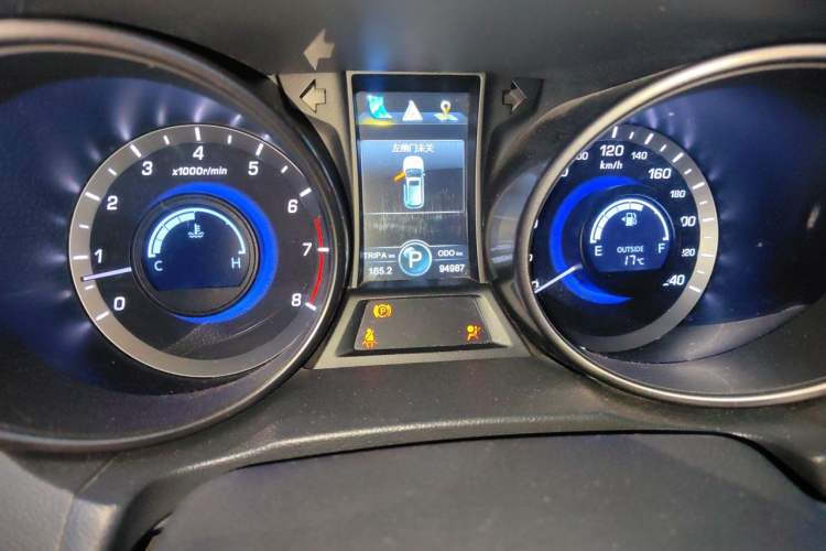 Used CHANGAN CS75 2016 1.8T Automatic Elite Model China V Standard Odometer Close Up