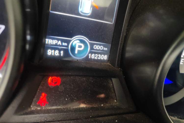 Used CHANGAN CS75 2016 1.8T Automatic Prestige Model China V Standard Odometer Close Up