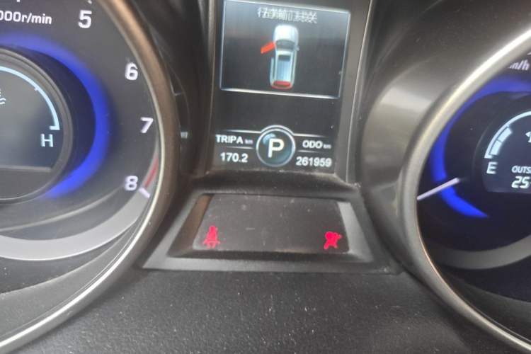 Used CHANGAN CS75 2016 1.8T Automatic Elite Model China V Standard Odometer Close Up