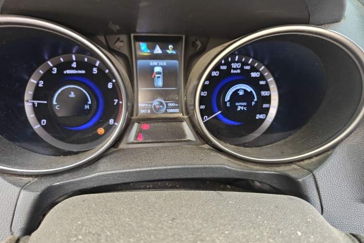 Used CHANGAN CS75 2016 1.5T Manual FENGSHANG Model Odometer Close Up