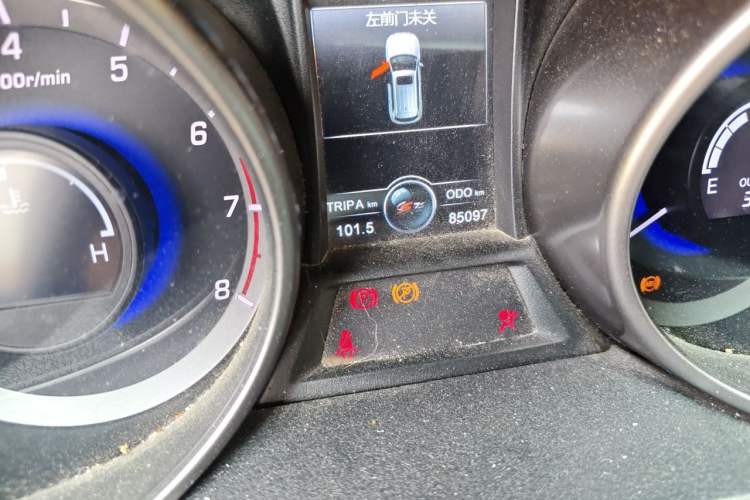Used CHANGAN CS75 2016 2.0L Manual Luxury Version China V Standard Odometer Close Up