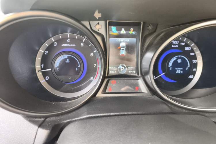 Used CHANGAN CS75 2016 1.8T Automatic Elite Model China V Standard Odometer Close Up