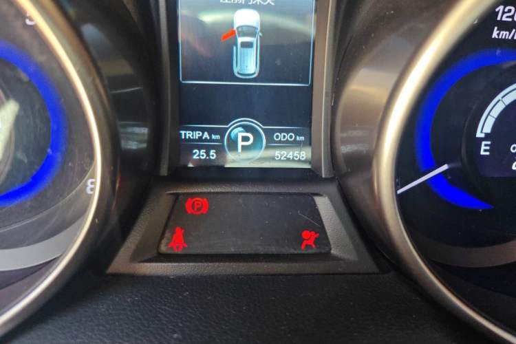 Used CHANGAN CS75 2016 1.8T Automatic Elite Model China V Standard Odometer Close Up