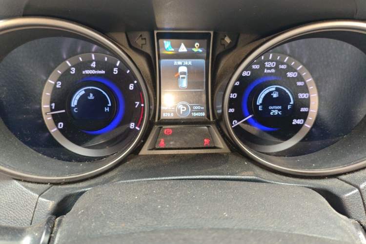 Used CHANGAN CS75 2016 1.8T Automatic Elite Model China V Standard Odometer Close Up