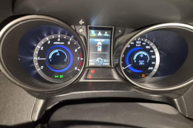 Used CHANGAN CS75 2016 1.5T Manual FENGSHANG Model Odometer Close Up