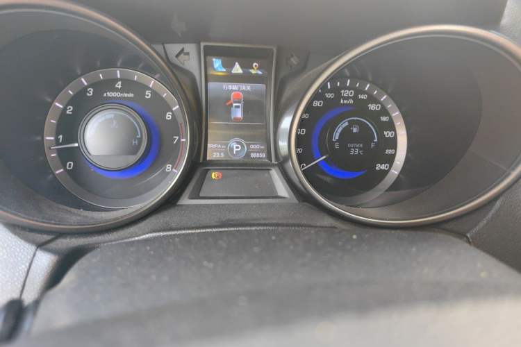 Used CHANGAN CS75 2016 1.8T Automatic Elite Model China V Standard Odometer Close Up