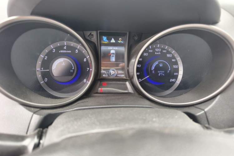 Used CHANGAN CS75 2016 1.8T Automatic Elite Model China V Standard Odometer Close Up