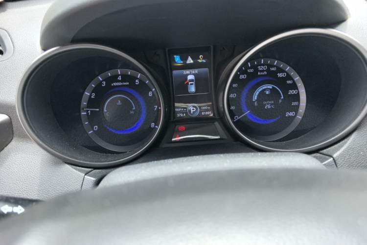 Used CHANGAN CS75 2016 1.8T Automatic Elite Model China IV Standard Odometer Close Up