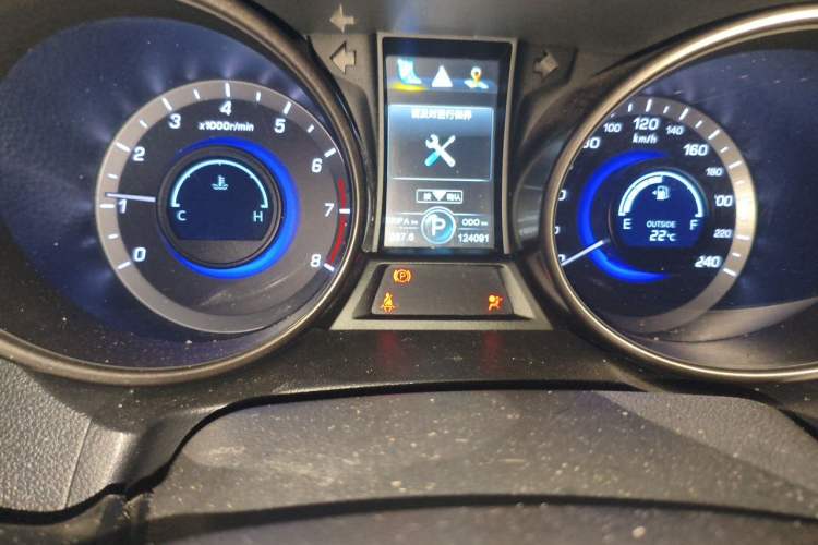 Used CHANGAN CS75 2016 1.8T Automatic Elite Model China V Standard Odometer Close Up