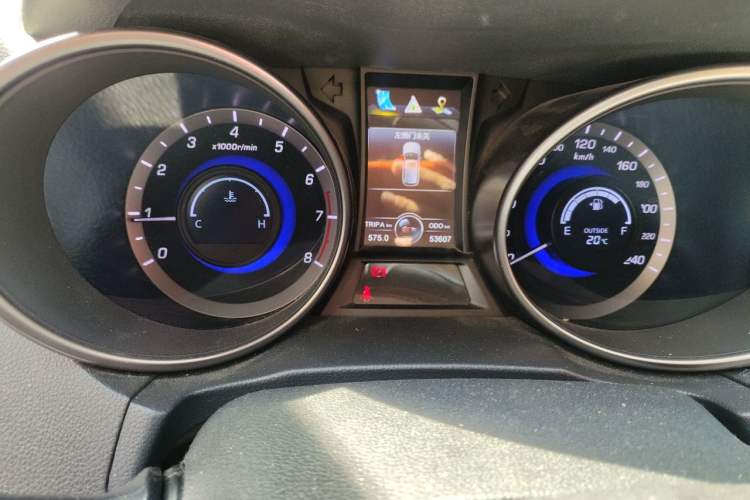 Used CHANGAN CS75 2016 2.0L Manual Luxury Version China V Standard Odometer Close Up
