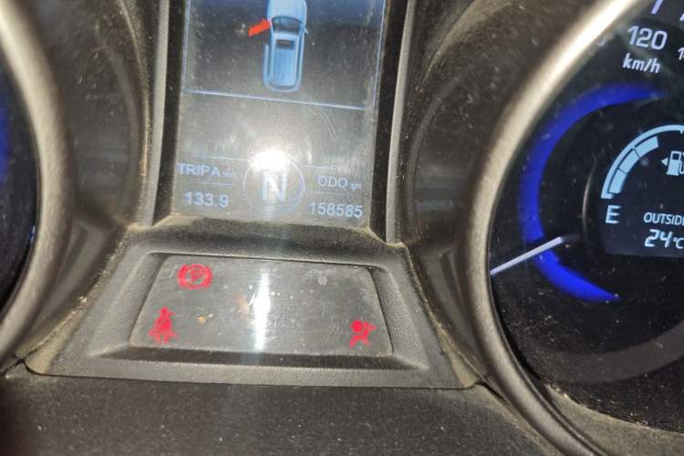 Used CHANGAN CS75 2016 1.8T Automatic Elite Model China V Standard Odometer Close Up