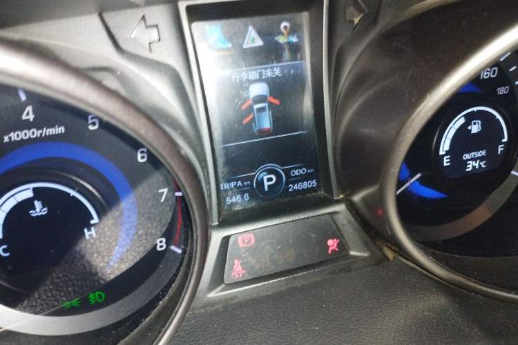 Used CHANGAN CS75 2016 1.8T Automatic Elite Model China V Standard Odometer Close Up