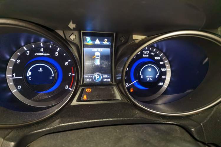 Used CHANGAN CS75 2016 1.8T Automatic Elite Model China V Standard Odometer Close Up