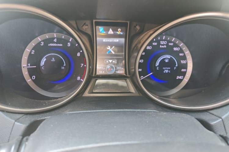 Used CHANGAN CS75 2016 2.0L Manual Luxury Version China V Standard Odometer Close Up
