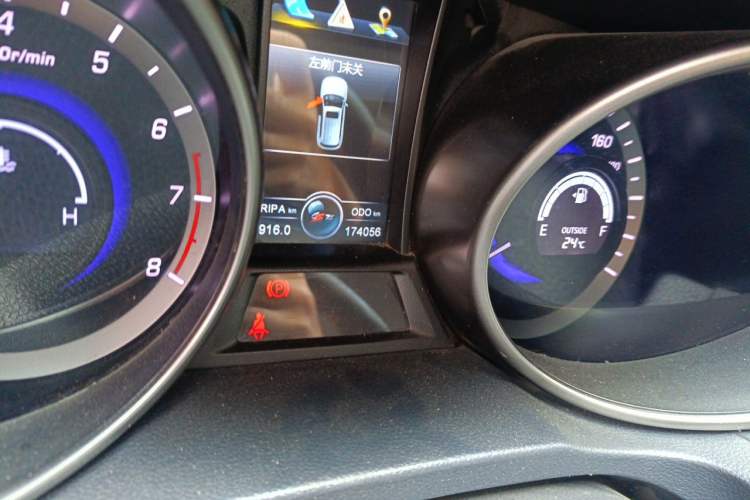 Used CHANGAN CS75 2016 2.0L Manual Luxury Version China V Standard Odometer Close Up