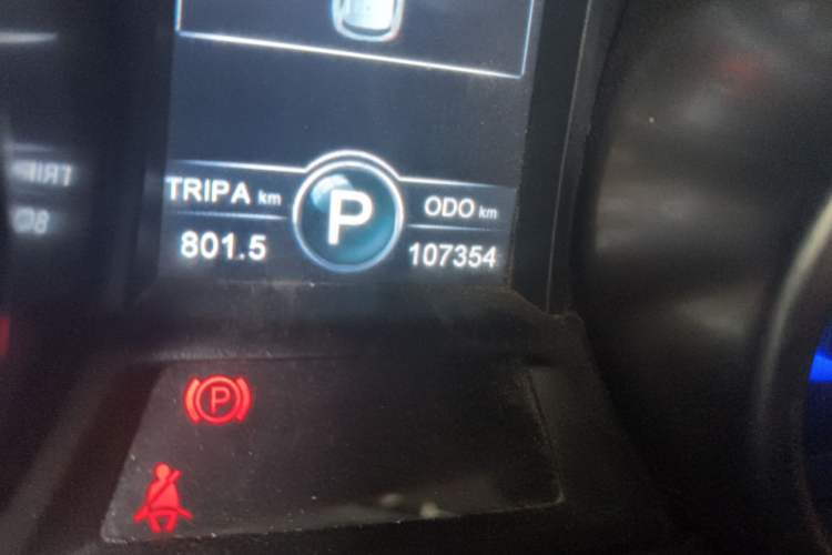 Used CHANGAN CS75 2016 1.8T Automatic Elite Model China V Standard Odometer Close Up