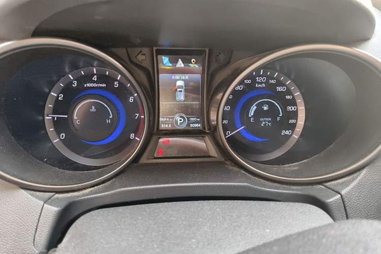 Used CHANGAN CS75 2016 1.8T Automatic Elite Model China IV Standard Odometer Close Up