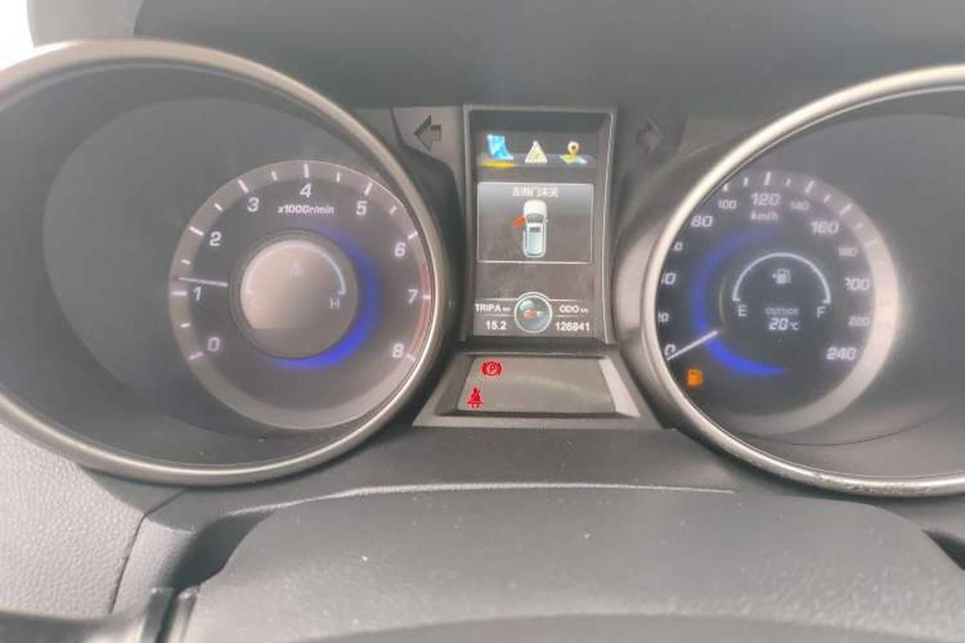 Used CHANGAN CS75 2016 2.0L Manual Luxury Version China V Standard Odometer Close Up
