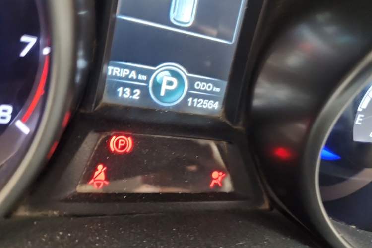 Used CHANGAN CS75 2016 1.8T Automatic Elite Model China V Standard Odometer Close Up