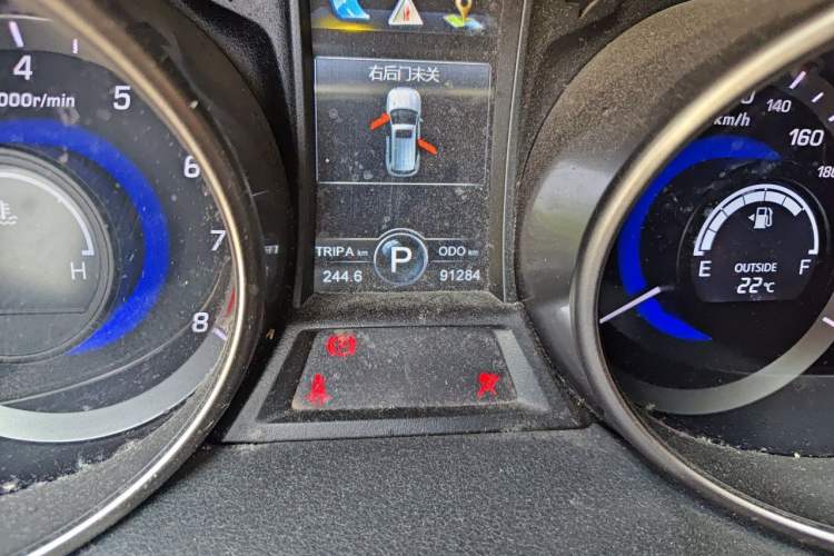 Used CHANGAN CS75 2016 1.8T Automatic Elite Model China V Standard Odometer Close Up