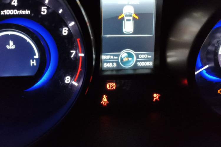 Used CHANGAN CS75 2016 2.0L Manual Luxury Version China V Standard Odometer Close Up