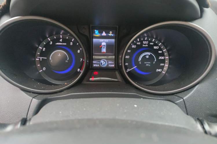 Used CHANGAN CS75 2016 1.8T Automatic Elite Model China V Standard Odometer Close Up