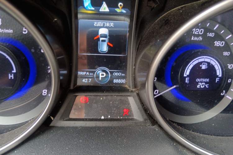 Used CHANGAN CS75 2016 1.8T Automatic Elite Model China V Standard Odometer Close Up
