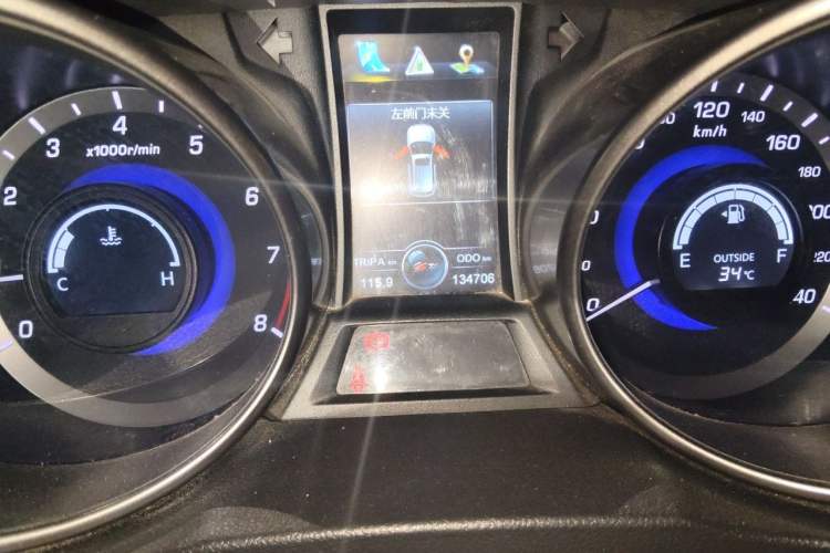 Used CHANGAN CS75 2016 2.0L Manual Luxury Version China V Standard Odometer Close Up