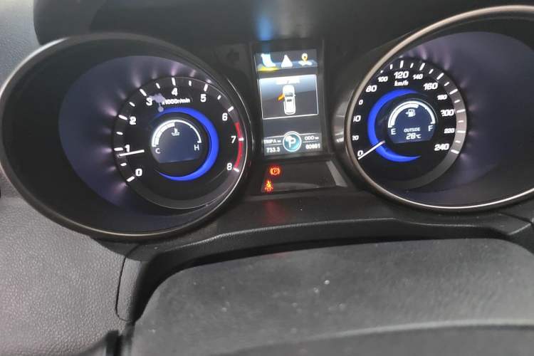 Used CHANGAN CS75 2016 1.8T Automatic Elite Model China V Standard Odometer Close Up
