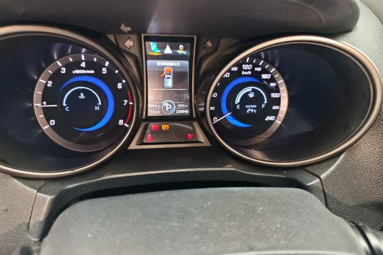 Used CHANGAN CS75 2016 1.8T Automatic Elite Model China V Standard Odometer Close Up