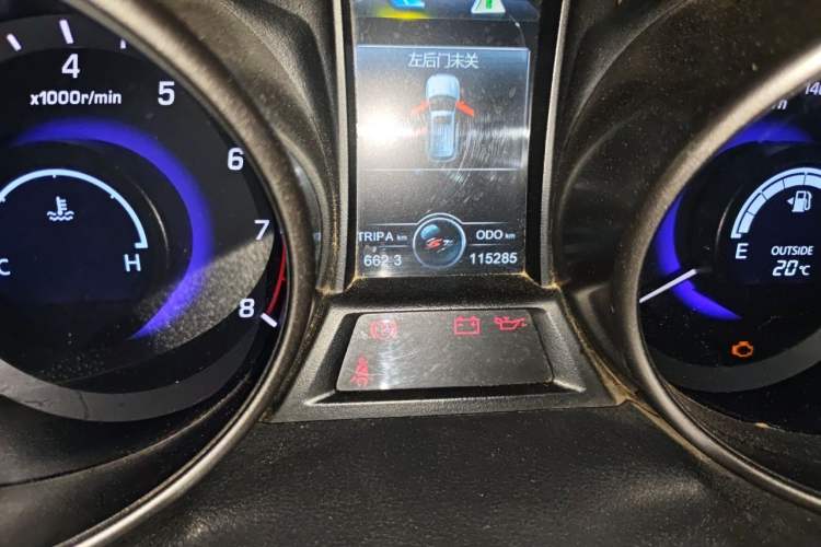 Used CHANGAN CS75 2016 1.5T Manual FENGSHANG Model Odometer Close Up