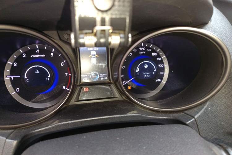 Used CHANGAN CS75 2016 2.0L Manual Luxury Version China V Standard Odometer Close Up