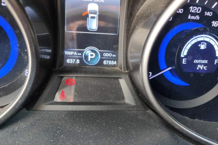Used CHANGAN CS75 2016 1.8T Automatic Elite Model China IV Standard Odometer Close Up