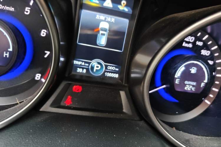 Used CHANGAN CS75 2016 1.8T Automatic Elite Model China V Standard Odometer Close Up