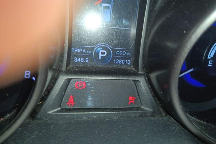 Used CHANGAN CS75 2016 1.8T Automatic Elite Model China V Standard Odometer Close Up