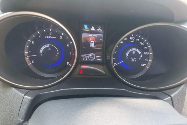 Used CHANGAN CS75 2016 2.0L Manual Luxury Version China V Standard Odometer Close Up
