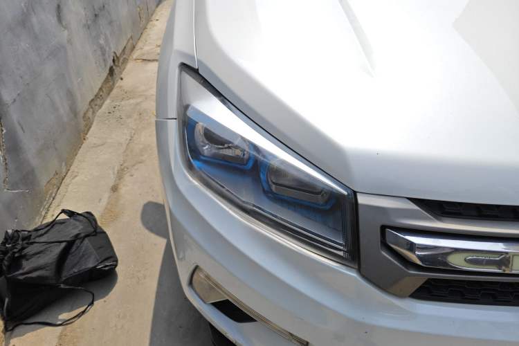 Used CHANGAN CS75 2016 1.8T Automatic Elite Model China V Standard Right Front Headlight