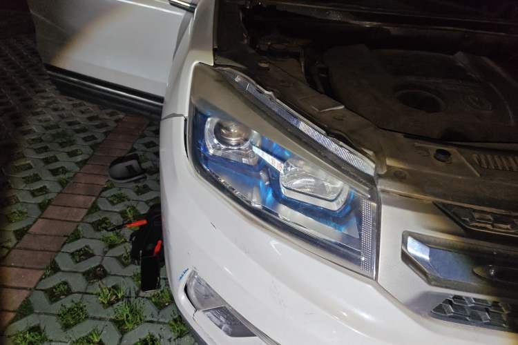 Used CHANGAN CS75 2016 2.0L Manual Luxury Version China V Standard Right Front Headlight