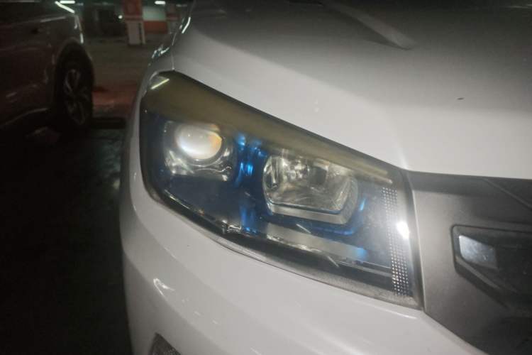 Used CHANGAN CS75 2016 2.0L Manual Luxury Version China V Standard Right Front Headlight