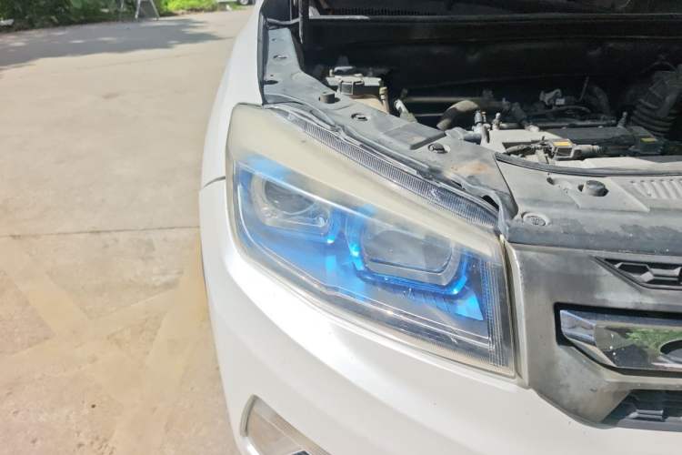 Used CHANGAN CS75 2016 2.0L Manual Luxury Version China V Standard Right Front Headlight