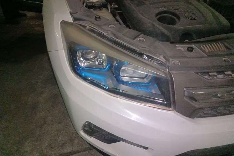 Used CHANGAN CS75 2016 2.0L Manual Luxury Version China V Standard Right Front Headlight