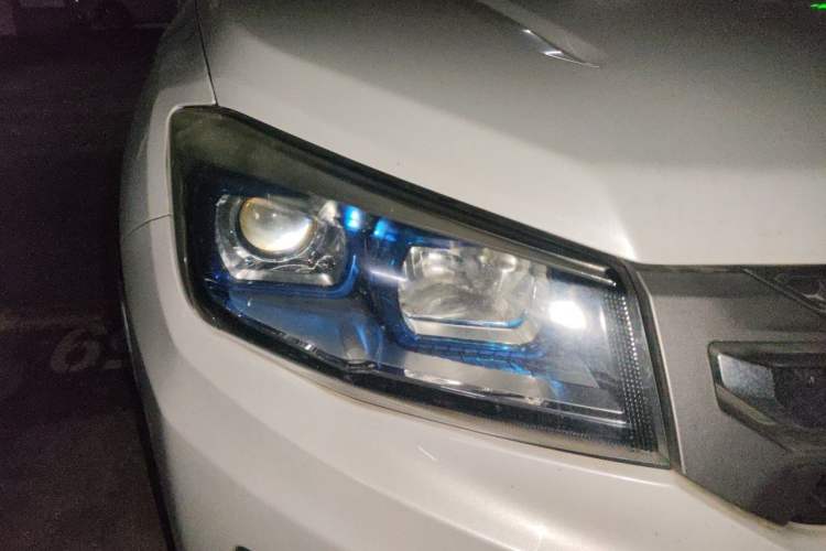 Used CHANGAN CS75 2016 1.5T Manual FENGSHANG Model Right Front Headlight