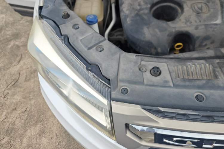 Used CHANGAN CS75 2016 2.0L Manual Luxury Version China V Standard Right Front Headlight
