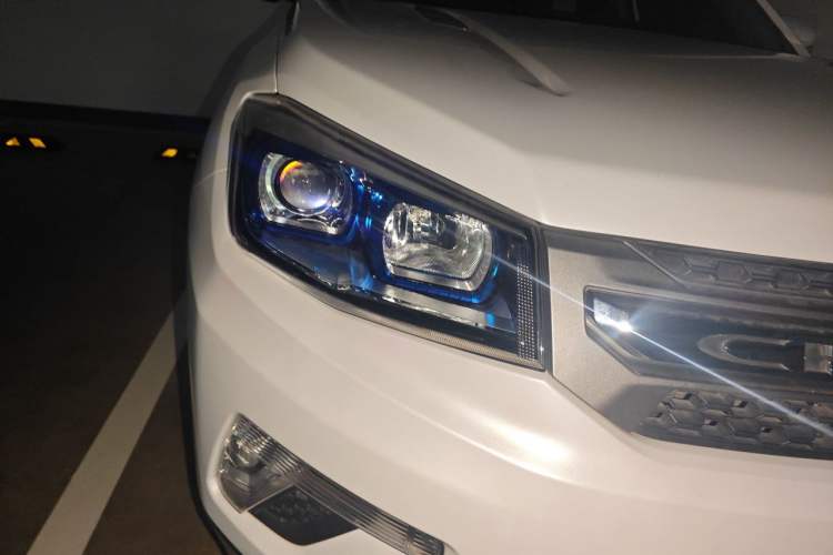 Used CHANGAN CS75 2016 1.8T Automatic Elite Model China V Standard Right Front Headlight