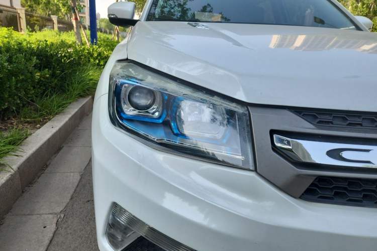 Used CHANGAN CS75 2016 1.8T Automatic Elite Model China V Standard Right Front Headlight