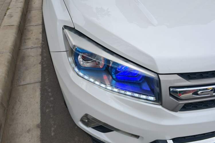 Used CHANGAN CS75 2016 1.8T Automatic Elite Model China V Standard Right Front Headlight